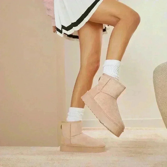 Mocha Brown Fashionable Women's Mini Platform Boots - Picture 1 of 5